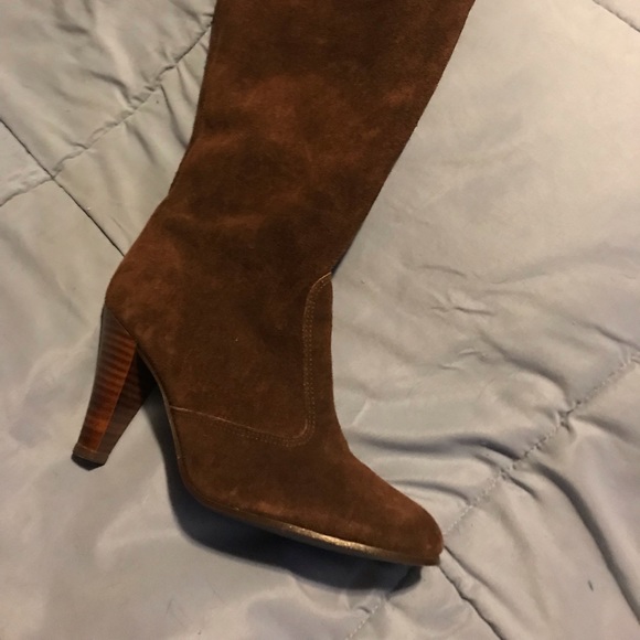 Brown suede boots - Picture 2 of 7